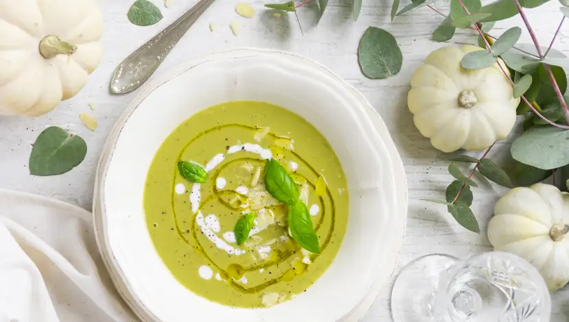 Centrotavola autunnale con zucche bianche