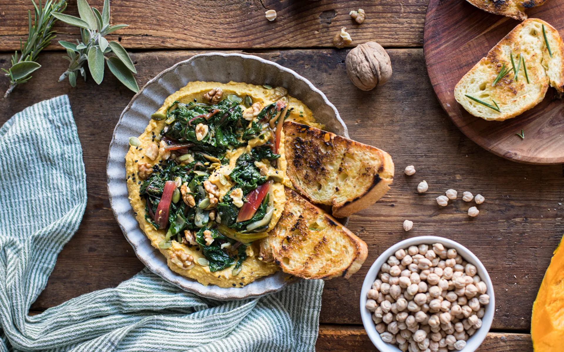 Hummus di ceci e zucca con Bietoline Tricolore